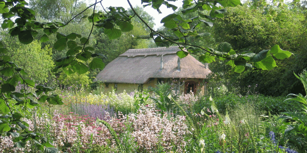 An extensive garden in Wiltshire 7